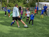 Laatste training S.K.N.W.K. JO7-1 (partijtje tegen de ouders) van maandag 27 mei 2024 (93/180)